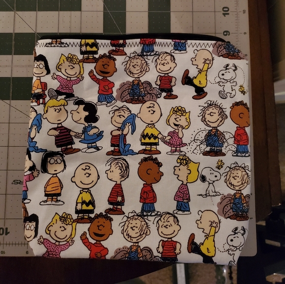 Peanuts snoopy charlie brown makeup travel… - Picture 6 of 6